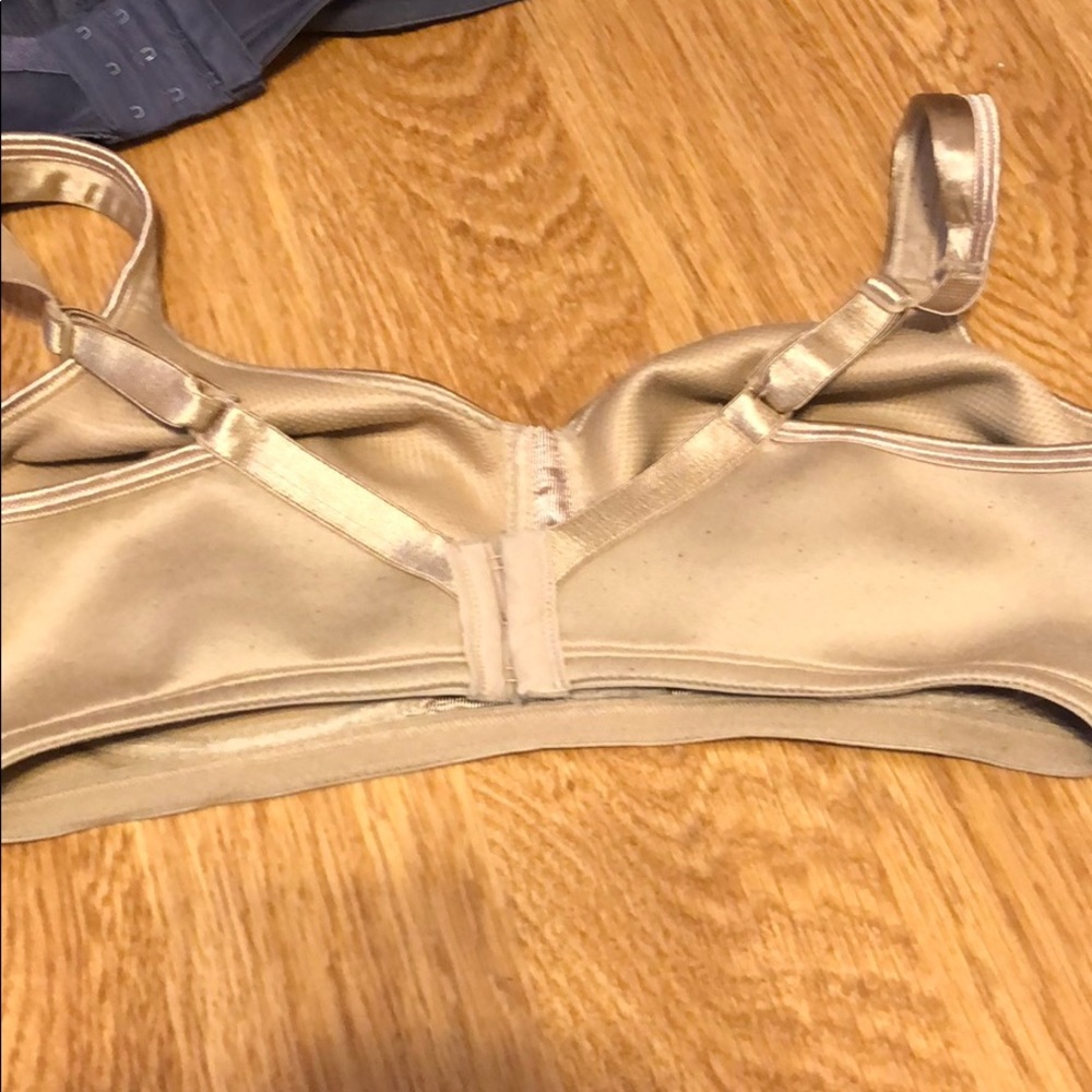 Bras - Picture 5 of 6